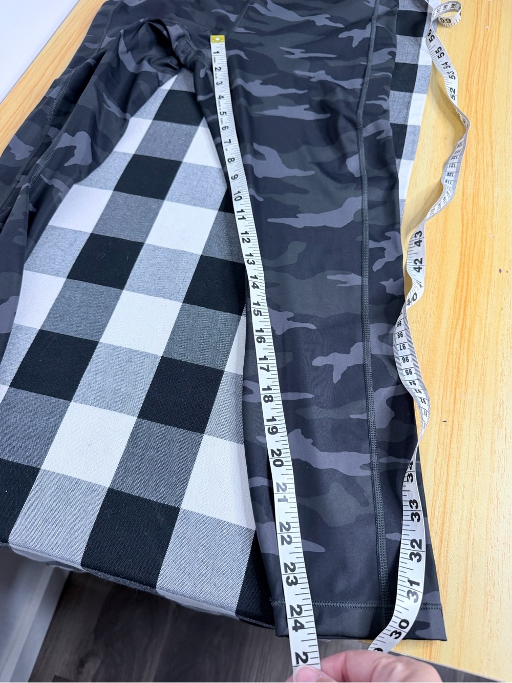 Athleta 7/8 Camo Tight Leggings Size M - Picture 6 of 8